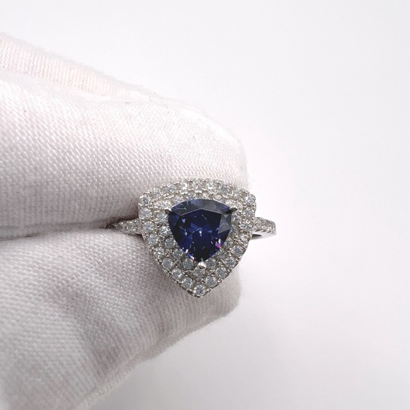Sale $20 Firm! Sterling Silver Trillion Shape Tanzanite Cz and Clear Cz Ring - Picture 16 of 16